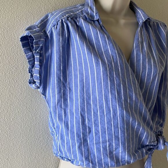 Old navy small striped wrap top, short sleeve - Picture 6 of 7